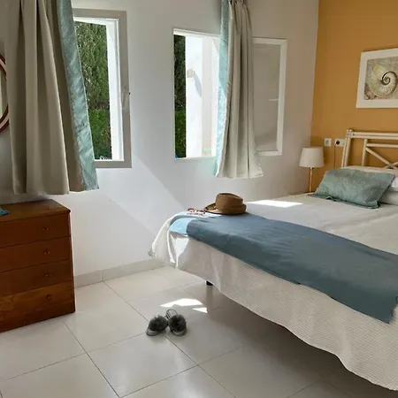 Alexia - Isla - Sunny One Bedroom - Balcony-terrace Apartment *