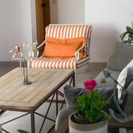 Alexia - Isla - Sunny One Bedroom - Balcony-terrace