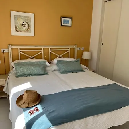 Alexia - Isla - Sunny One Bedroom - Balcony-terrace