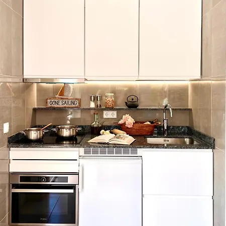 Alexia - Isla - Sunny One Bedroom - Balcony-terrace