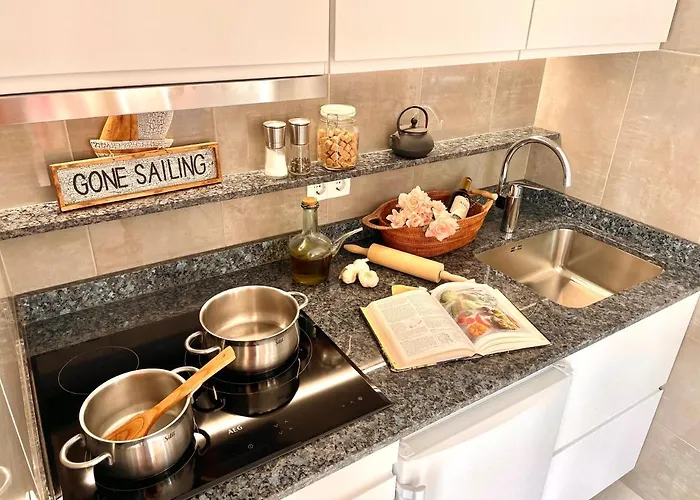 아파트 Alexia Isla Direct Pool Access 1b 9min To Sea 5 Min To Town At1833 포엔샤 항구